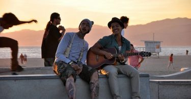 Download Travie McCoy Ft Bruno Mars Billionaire MP3 Download